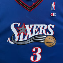 Cargar imagen en el visor de la galería, Camiseta Philadelphia 76ers Alternate 1998/99 Allen Iverson #3 Champion Vintage - L/XL