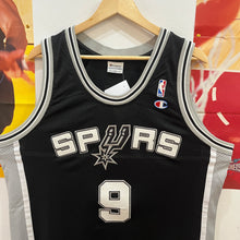 Cargar imagen en el visor de la galería, Camiseta Swingman San Antonio Spurs Road 2001-03 Tony Parker #9 Champion Vintage - XL/XXL