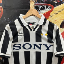 Cargar imagen en el visor de la galería, Camiseta Juventus 1995-96 Home Del Piero #10 Kappa Vintage - S/M