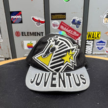Lade das Bild in den Galerie-Viewer, Gorra Juventus 1996/97 Kappa Vintage