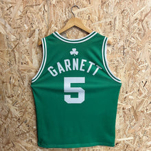Load image into Gallery viewer, Camiseta Boston Celtics Road 2007-08 Kevin Garnett #5 Champion - L/XL