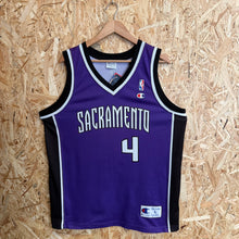 Cargar imagen en el visor de la galería, Camiseta Sacramento Kings Road 2000/03 Chris Webber #4 Champion Vintage - L/XL