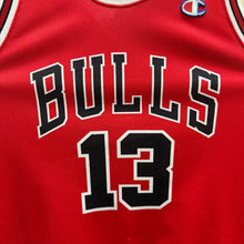 Cargar imagen en el visor de la galería, Camiseta Chicago Bulls Road 2009/10 Joakim Noah #13 Champion Vintage - M Youth