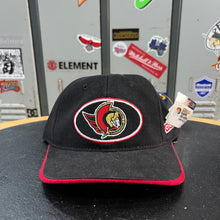 Cargar imagen en el visor de la galería, BNWT Gorra Ottawa Senators 90s CCM Vintage