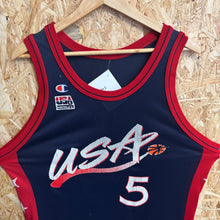 Charger l'image dans la galerie, Camiseta USA Basketball 1996 Road Grant Hill #5 Champion Vintage - L/XL