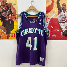 Carregar imagem no visualizador da galeria, Camiseta Charlotte Hornets 1995-96 Alternate Glen Rice #41 Champion Vintage - M/L