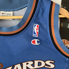 Charger l'image dans la galerie, Camiseta Washington Wizards Road 2001-03 Michael Jordan #23 Champion Vintage - XS