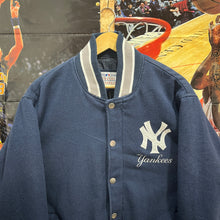 Carregar imagem no visualizador da galeria, Chaqueta Bomber New York Yankees Early 00’s GIII Sports Vintage - M/L