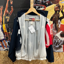Cargar imagen en el visor de la galería, Chaqueta Ligera USA Dream Team Toronto 1994 Champion Vintage - XS/S
