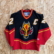 Load image into Gallery viewer, Camiseta Calgary Flames 2003/06 Third Jarome Iginla CCM Vintage - S/M YOUTH