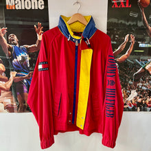 Cargar imagen en el visor de la galería, Chaqueta Tommy Hilfiger Spellout Vintage - M/L