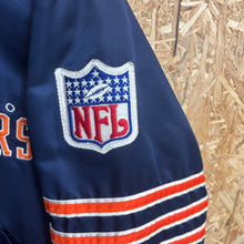 Cargar imagen en el visor de la galería, Chaqueta Bomber Satinada Chicago Bears 1991 Starter Vintage - XS/S