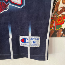 Cargar imagen en el visor de la galería, Camiseta Houston Rockets Road 1997-98 Hakeem Olajuwon #34 Champion Vintage - S/M
