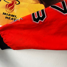 Cargar imagen en el visor de la galería, Chaqueta Chicago Bulls Repeat Three Peat 1998 Jeff Hamilton Vintage - M/L