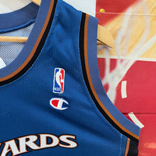 Carregar imagem no visualizador da galeria, Camiseta Washington Wizards Road 2001-03 Michael Jordan #23 Champion Vintage - XL Youth