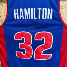 Carregar imagem no visualizador da galeria, Camiseta Detroit Pistons 2004/05 Road Richard “Rip” Hamilton #32 Reebok Vintage - S/M