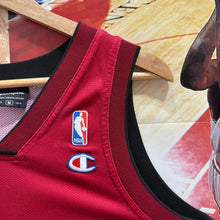 Cargar imagen en el visor de la galería, Camiseta Miami Heat 2009/10 Alternate Dwayne Wade #3 Champion Vintage - M/L