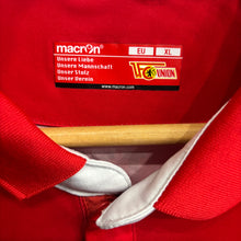 Carica l'immagine nel visualizzatore di Gallery, Camiseta 1.FC Union Berlin 2016-17 Home Macron - L/XL