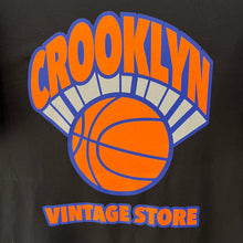 Carregar imagem no visualizador da galeria, Camiseta Oversize “Crooklyn Court”
