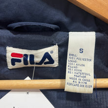 Carregar imagem no visualizador da galeria, Chaqueta Plumas Fila 90’s Vintage - S/M