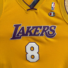 Load image into Gallery viewer, Camiseta Los Angeles Lakers 2004/06 Home Kobe Bryant #8 Champion Vintage - XL/XXL