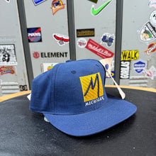 Carregar imagem no visualizador da galeria, BNWT Gorra Michigan Wolverines Late 90s Sports Specialties Vintage