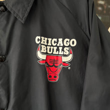 Cargar imagen en el visor de la galería, Chaqueta Chicago Bulls Chalk Line Late 80s/Early 90s Vintage - M/L