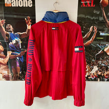 Cargar imagen en el visor de la galería, Chaqueta Tommy Hilfiger Spellout Vintage - M/L