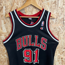 Cargar imagen en el visor de la galería, Camiseta Chicago Bulls Alternate 1995-96 Dennis Rodman #91 Champion Vintage - S/M
