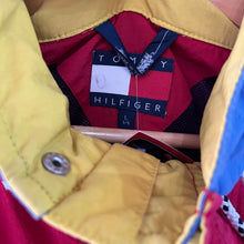 Cargar imagen en el visor de la galería, Chaqueta Tommy Hilfiger Spellout Vintage - M/L