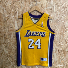 Cargar imagen en el visor de la galería, Camiseta Los Angeles Lakers 2008/09 Home Kobe Bryant #24 Champion Vintage - S/M