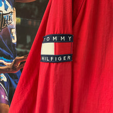 Cargar imagen en el visor de la galería, Chaqueta Tommy Hilfiger Spellout Vintage - M/L