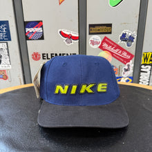 Carregar imagem no visualizador da galeria, BNWT Gorra Nike 1998 Vintage