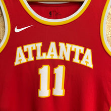 Cargar imagen en el visor de la galería, Camiseta Atlanta Hawks Road 2021/22 Trae Young #11 Nike - L/XL