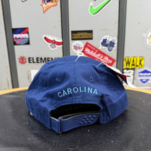 Cargar imagen en el visor de la galería, BNWOT Gorra North Carolina Tar Heels 1998 Nike Vintage