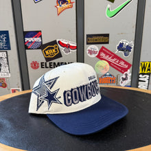 Cargar imagen en el visor de la galería, Gorra Dallas Cowboys “Shadow” 1996 Sports Specialties Vintage