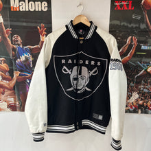 Load image into Gallery viewer, Chaqueta Bomber Varsity Oakland Raiders Team Apparel Y2K - M/L