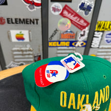 Carregar imagem no visualizador da galeria, BNWT Gorra Oakland Athletics Early 90s AMCAP Vintage