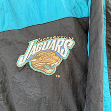 Cargar imagen en el visor de la galería, Chaqueta Ligera Jacksonville Jaguars Pro Player 1995/98 Vintage - M