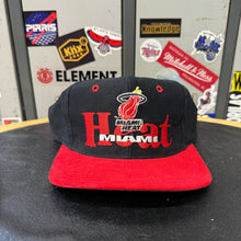 Cargar imagen en el visor de la galería, BNWOT Gorra Miami Heat 90s The Game Vintage