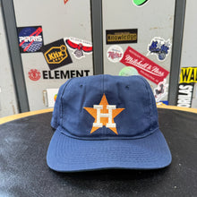Cargar imagen en el visor de la galería, Gorra Houston Astros 90s Signature Sportswear Vintage