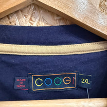 Cargar imagen en el visor de la galería, Camiseta Coogi Y2K Vintage - XXL/3XL