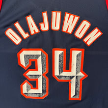Load image into Gallery viewer, Camiseta Houston Rockets Road 1996-98 Hakeem Olajuwon #34 Champion Vintage - L/XL