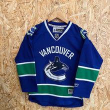 Carica l'immagine nel visualizzatore di Gallery, Camiseta Vancouver Canucks 2007/08 Home Reebok - L/XL YOUTH