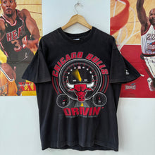 Cargar imagen en el visor de la galería, Camiseta Chicago Bulls 1996 Starter Vintage - L