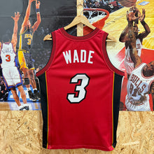 Cargar imagen en el visor de la galería, Camiseta Miami Heat 2009/10 Alternate Dwayne Wade #3 Champion Vintage - M/L