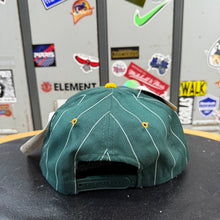 Carregar imagem no visualizador da galeria, BNWT Gorra Oakland Athletics 90s Drew Pearson Vintage