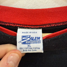 Carregar imagem no visualizador da galeria, Camiseta Chicago Bulls Late 90s Salem Sportswear Vintage - L/XL