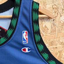 Carregar imagem no visualizador da galeria, Camiseta Minnesota Timberwolves 2000/03 Road Kevin Garnett #21 Champion Vintage - M/L