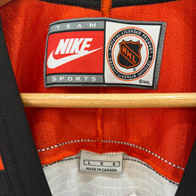 Cargar imagen en el visor de la galería, BNWOT Camiseta Philadelphia Flyers Nike Home Vintage 1997 - L/XL